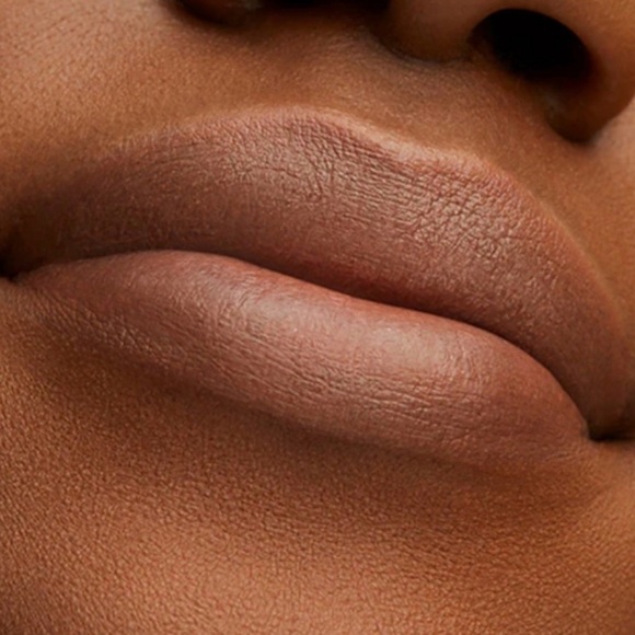 MAC Lustreglass Lipstick Femmomenom - Picture 15 of 16